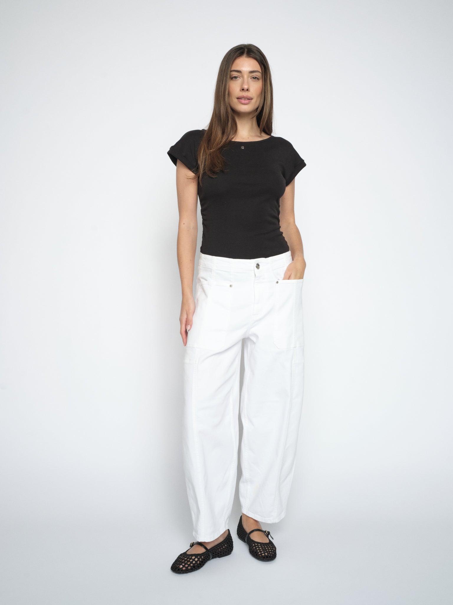 Modelshot / White / Detail